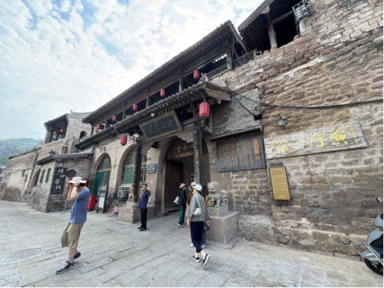 中国文促会主席杨晓阳谈“走遍中国”三省有感