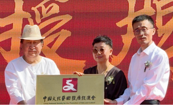 中国文促会主席杨晓阳谈“走遍中国”三省有感