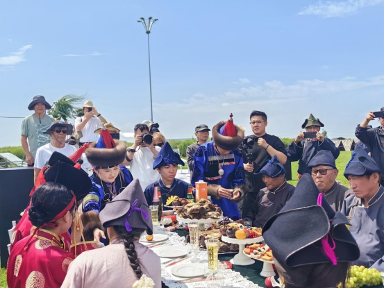 中国文促会主席杨晓阳谈“走遍中国”三省有感